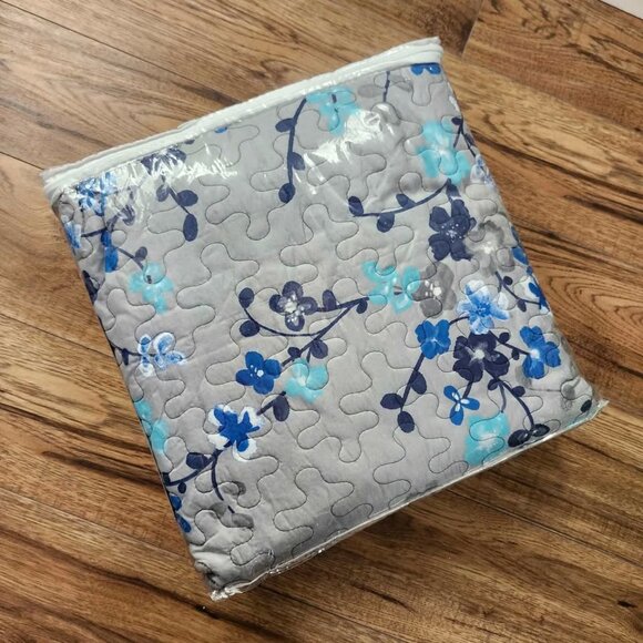 New 3-Piece Blue Floral Bouquet Quilt Set • Reversible • DoubleQueen (DQ) Size - Picture 4 of 4